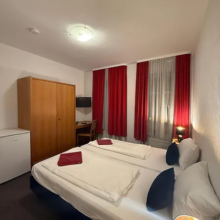 Nassauer Hof Frankfurt - Naehe Jahrhunderthalle Suewag Energie Arena Szálloda 3*