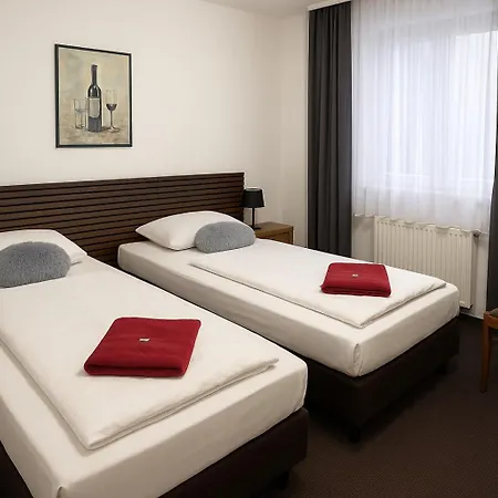 Szálloda Nassauer Hof Frankfurt - Naehe Jahrhunderthalle Suewag Energie Arena Frankfurt am Main